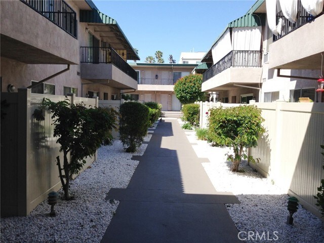 Building Photo - 4533 Colbath Ave