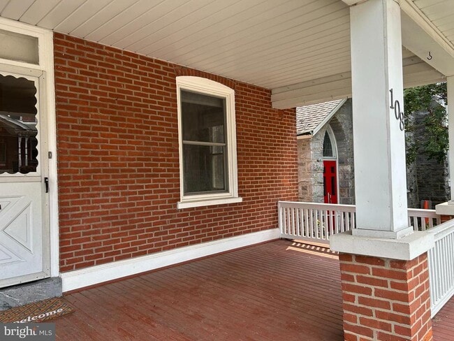 Building Photo - 108 Green St