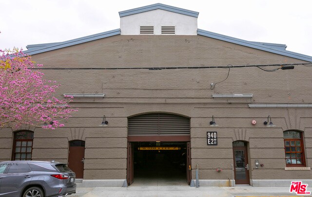 Building Photo - 940 E 2nd St