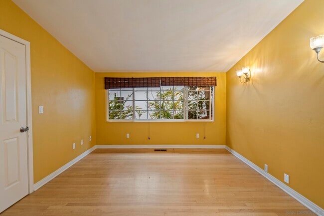 Building Photo - 6430 La Jolla Scenic S Dr