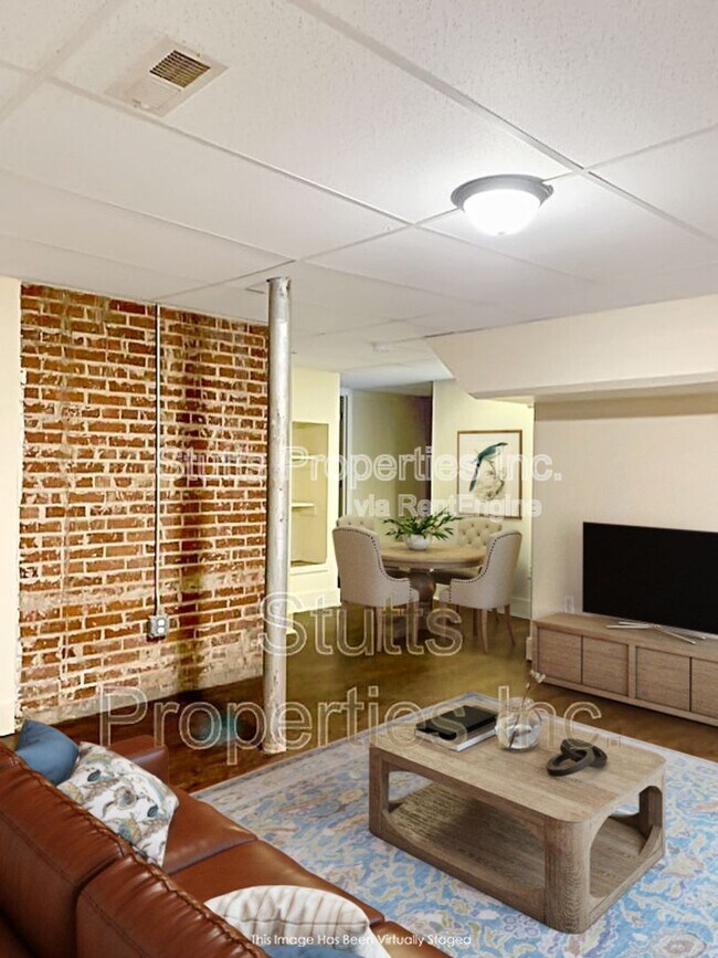 Building Photo - 402 W Tombigbee St