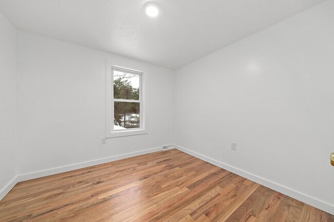 Building Photo - 4 Oaken Bucket Ln