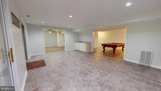 Building Photo - 9811 Fendale Ln