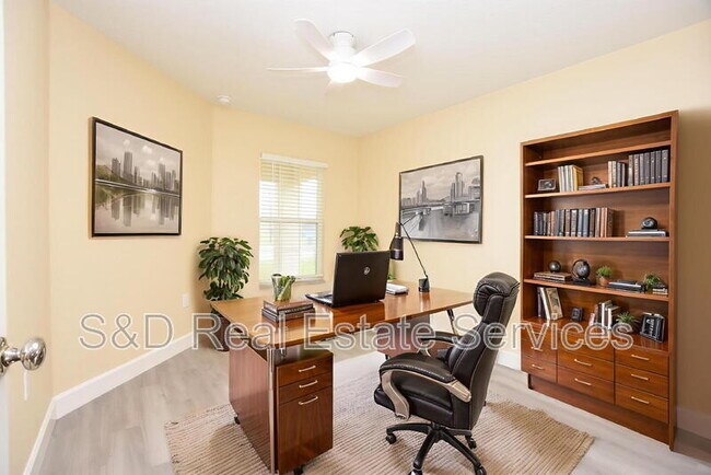 Building Photo - 1111 Mercury Dr E
