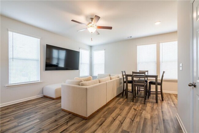 Building Photo - 4700 Blake Lp