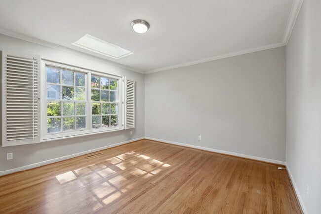 Building Photo - Charming 3-Bedroom Home with Office in desirable Old Palo Alto neighborhood with AC
