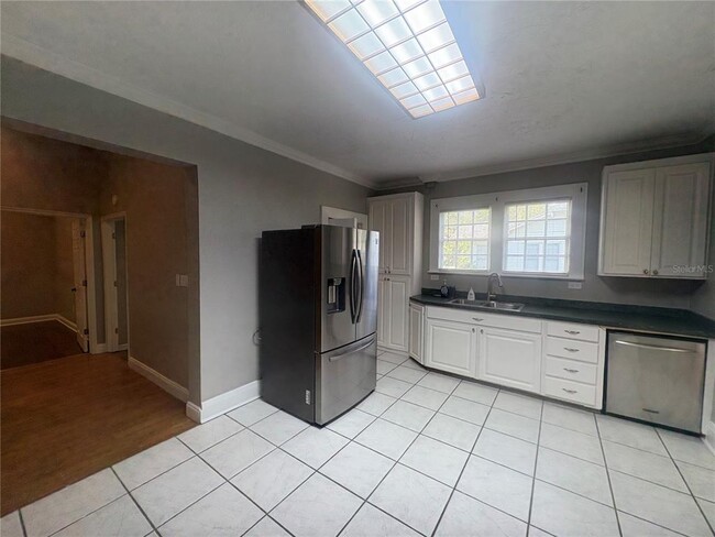 Building Photo - 1285 S Lightsey Ave