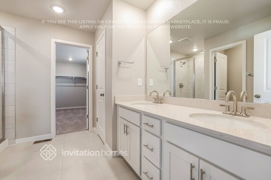 Building Photo - 3383 N Irvington St