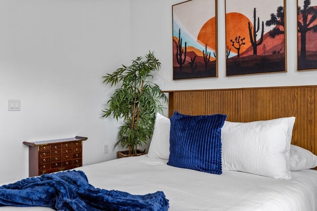 Building Photo - Stunning Desert Contemporary Home in Sunrise Park (Monthly Only - No Long Term)