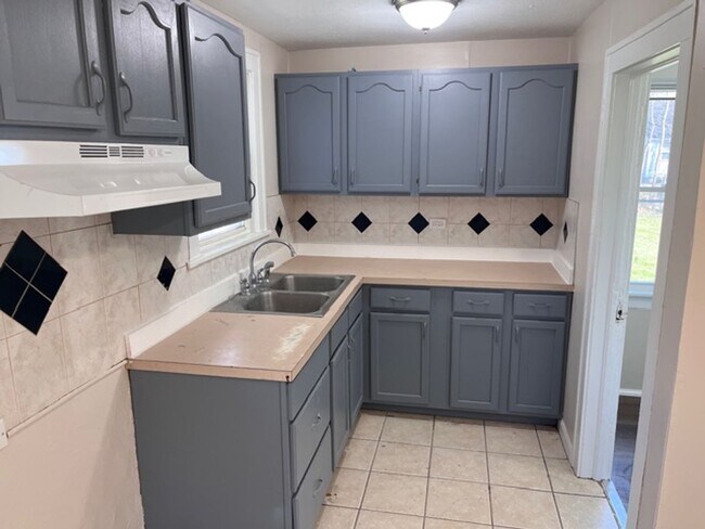 Building Photo - 4 Bed - 1.5 Bath - Single Family Home in Lorain