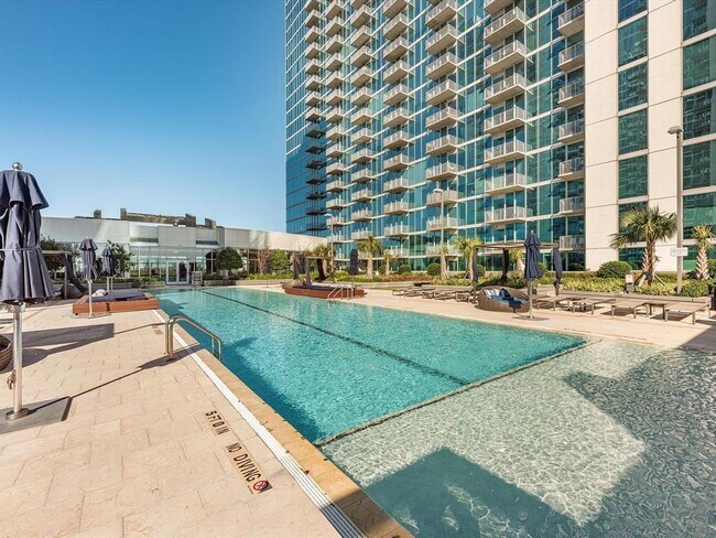 Building Photo - 5925 Almeda Rd