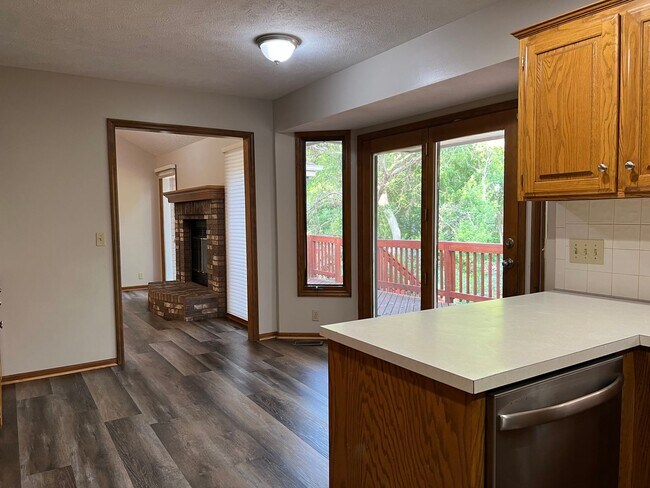 Building Photo - 3 Bedroom With 4th Non-Conforming In Diamo...