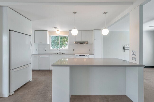 Building Photo - Scottsdale 2 bed 2 Bath Home - With a Pool!!!