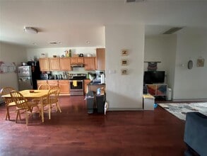 Building Photo - 615 W N Loop Blvd