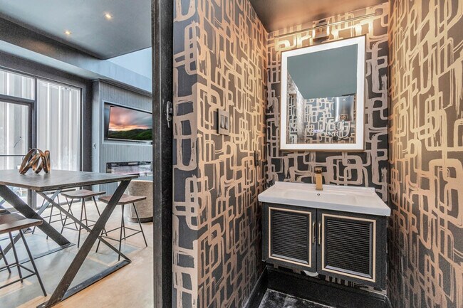 Building Photo - 2683 Blodgett St