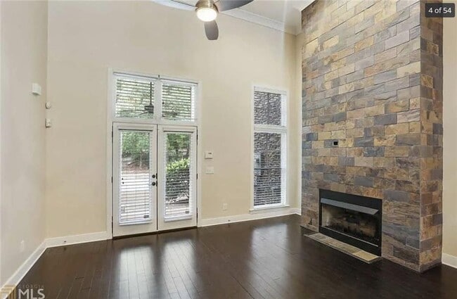Building Photo - 255 Southerland Terrace NE