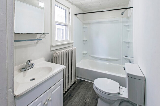 Building Photo - 32 Walnut St