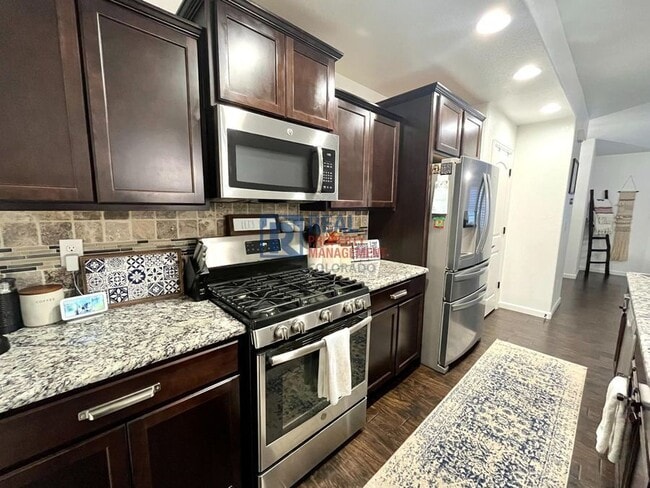 Building Photo - 5676 Shamrock Heights