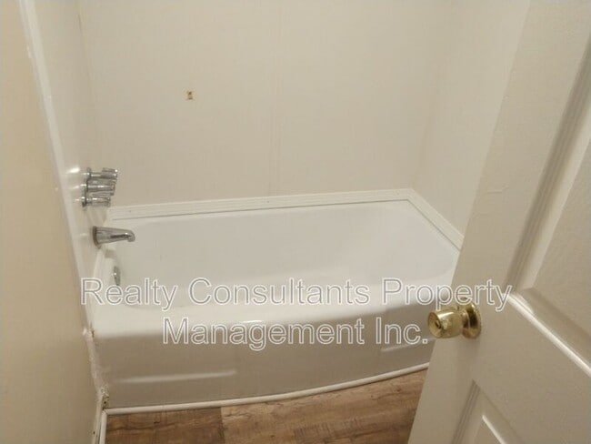 Building Photo - 1408 Woodmere Dr
