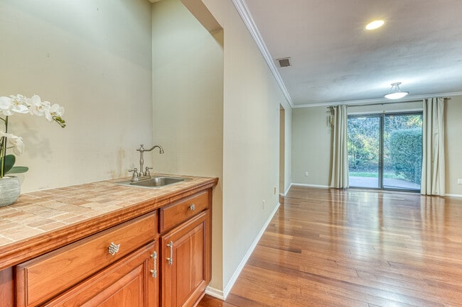 Building Photo - 39 Wimbledon Dr