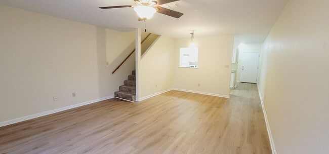 Building Photo - CLOSE TO CAMPUS 3/3 w/ Washer/Dryer, Lawn Maintenance Included, & More! $1875/month Avail startin...