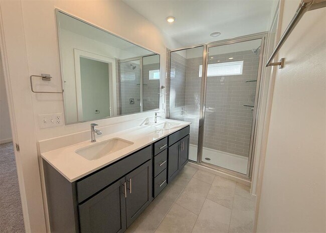 Building Photo - 13112 Maplewood Ave