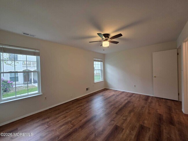 Building Photo - 129 Tulip Ln