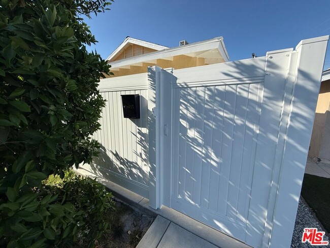 Building Photo - 19055 Gledhill St