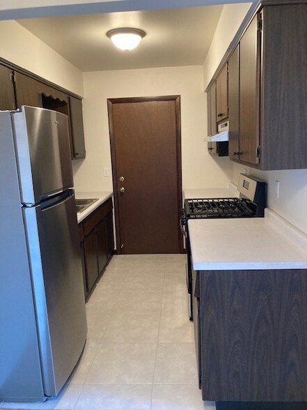 Building Photo - 17630 Rosewood Dr