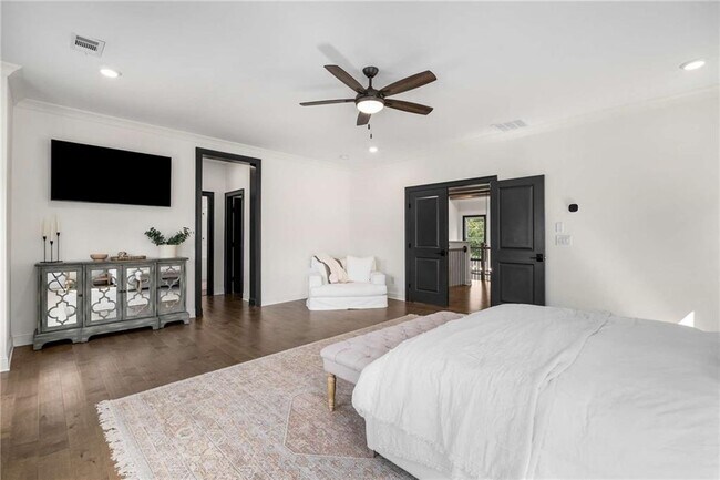 Building Photo - 520 Walden Glen Ln