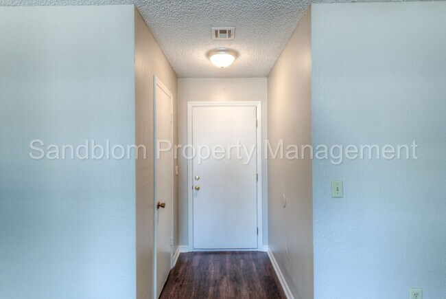 Building Photo - For Lease | Sand Springs | Available Now!
