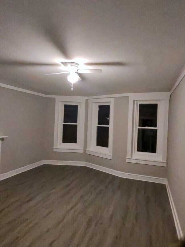 Building Photo - Rare 7-Bedroom, 3.5-Bath Home with Generous Living Space