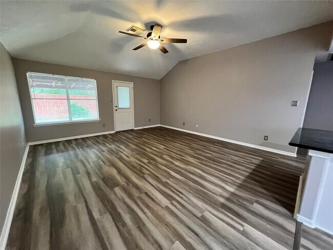 Building Photo - 2427 Halstead Dr