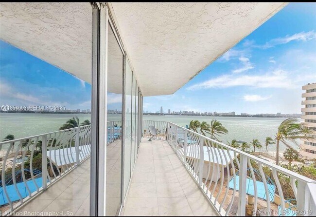 Building Photo - 7601 E Treasure Dr