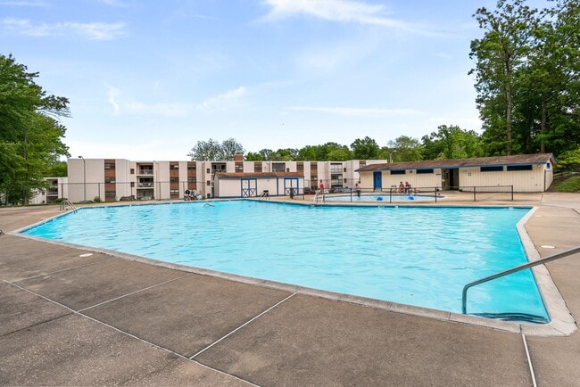 Building Photo - 1 Bedroom Condo Walking distance to Univer...