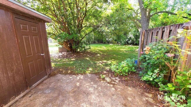 Building Photo - 5805 Nottoway Ct