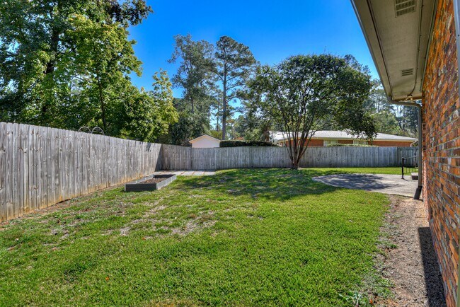 Building Photo - 3137 Edinburgh Dr