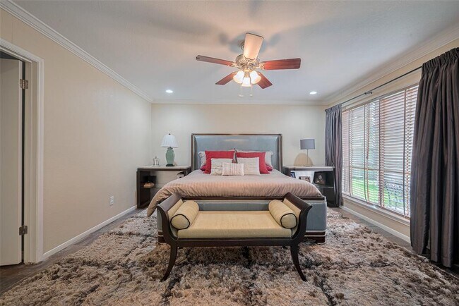 Building Photo - 12231 Carriage Hill Dr