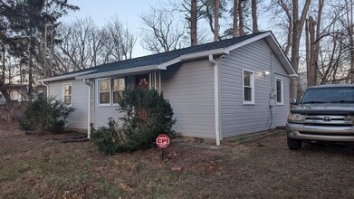 Building Photo - 2 bedroom 1 bath home near Lake Julian in Arden, convenient location, Year-long lease $1600 a month.