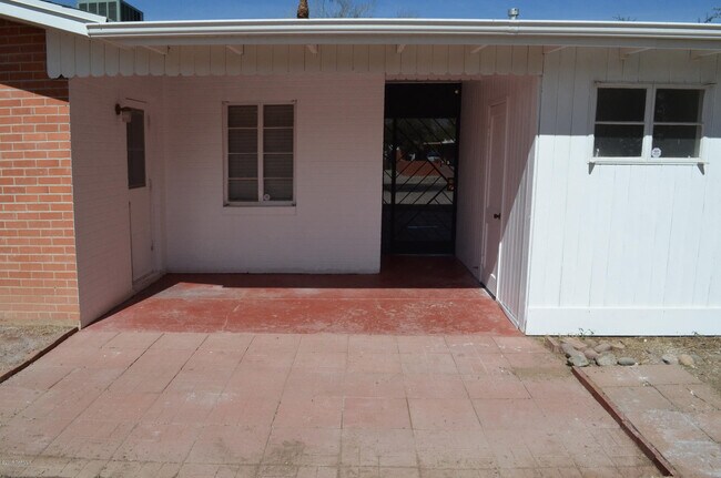 Building Photo - 3002 E Copper St
