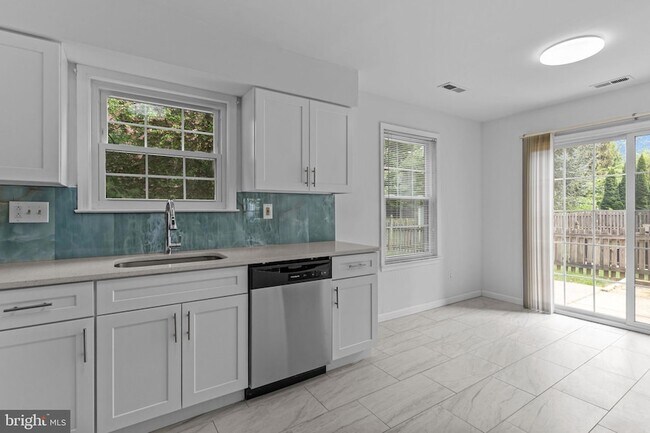 Building Photo - 14 Aster Way