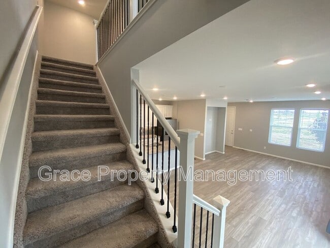 Building Photo - 389 Rodden Dr