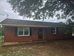 Building Photo - 235 Roseborough Rd