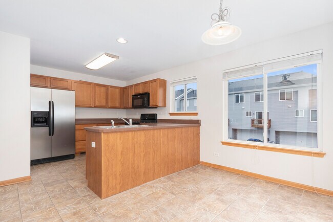 Building Photo - 562 Lincoln Station Dr