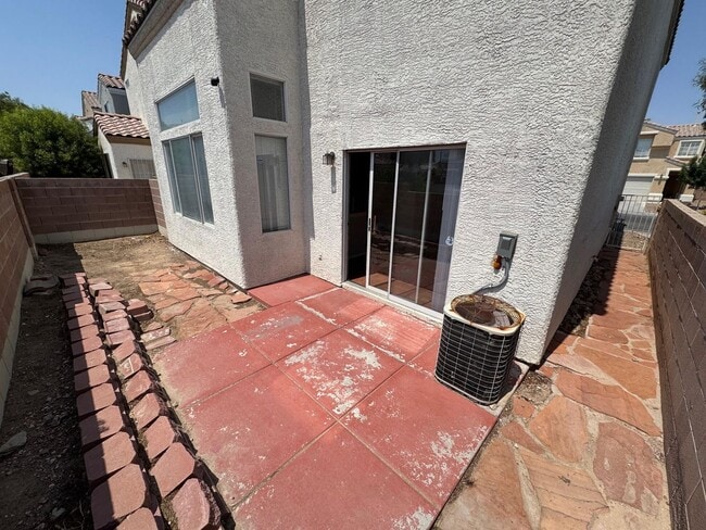 Building Photo - THIS IS A CHARMING TWO-STORY NORTH LAS VEG...