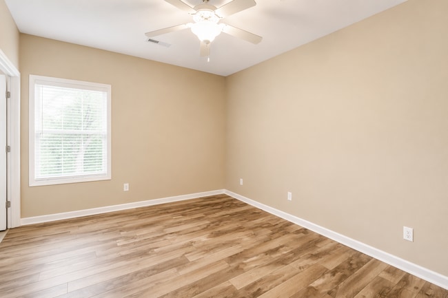 Building Photo - 899 Magnolia Ct