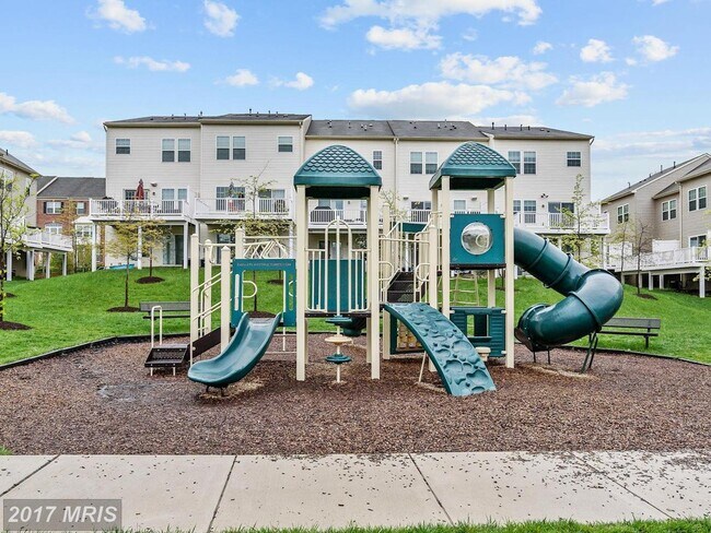 Building Photo - 7317 Summit Rock Rd