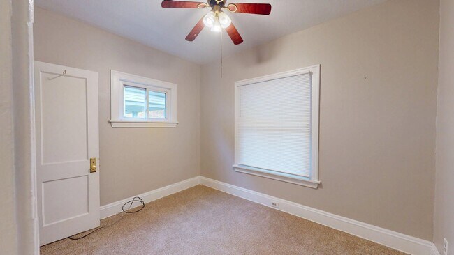 Building Photo - 11302 Parkview Ave