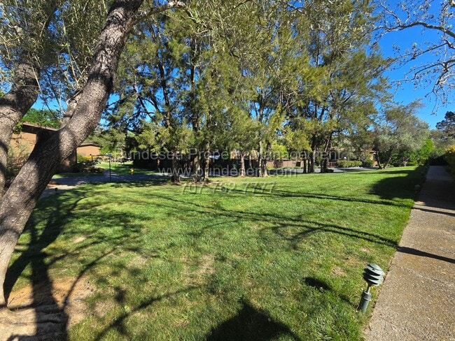 Building Photo - 9 Forest Ln