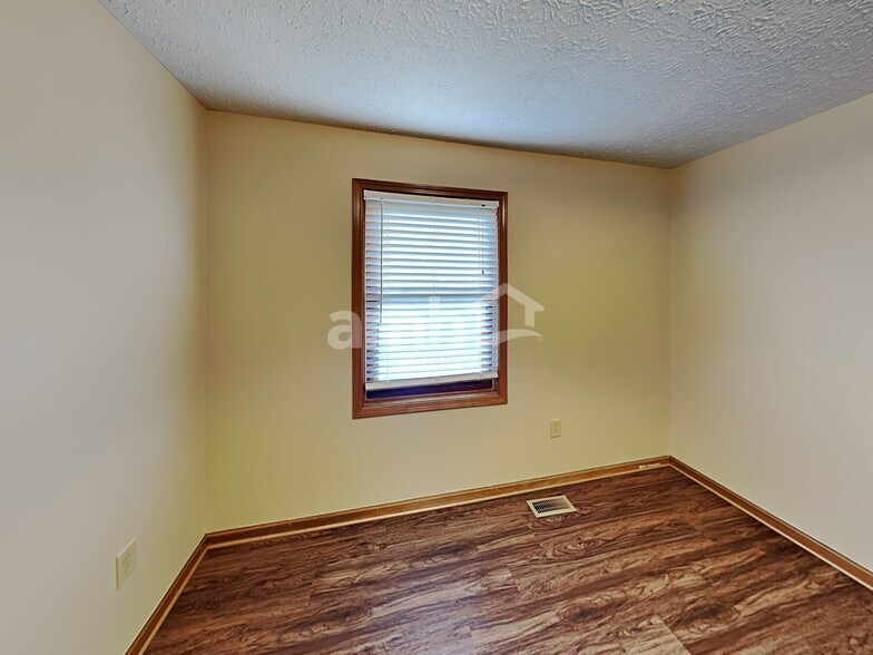 Building Photo - 105 Elmwood St